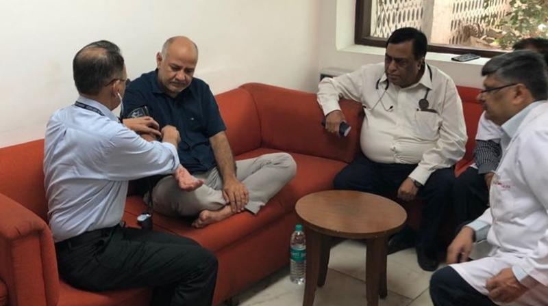 Doctors while checking heath of Sisodia Doctors while checking heath of Sisodia
