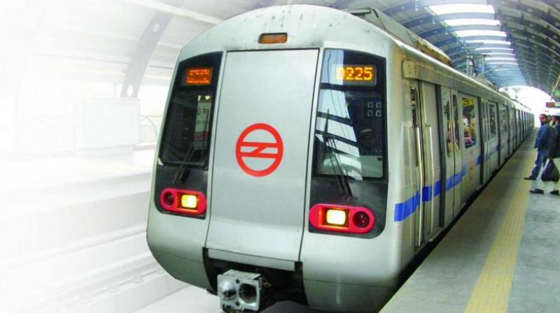 Man held with pistol in Delhi Metro Man held with pistol in Delhi Metro