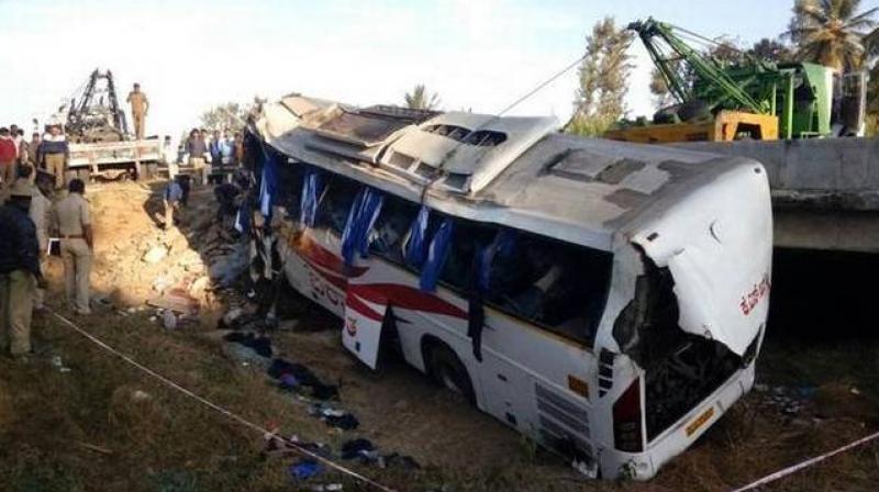 6 killed as speeding bus falls on its side 6 killed as speeding bus falls on its side