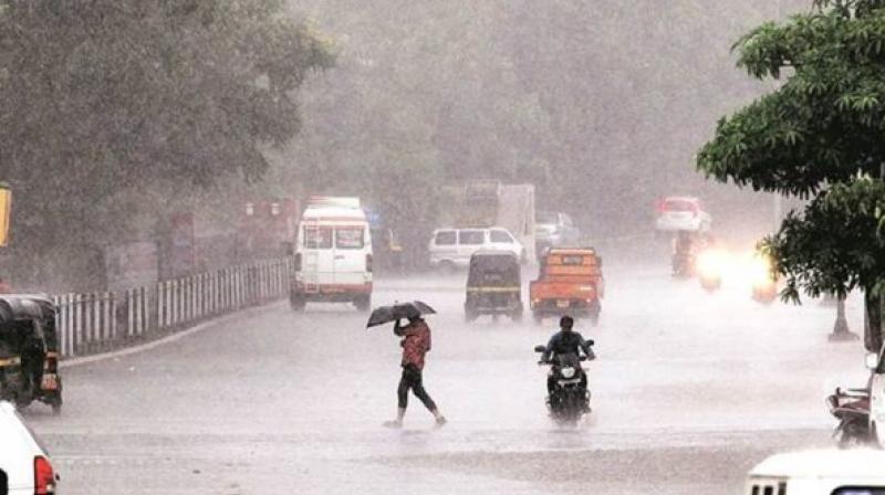 Light to moderate rain, thunderstorm in Uttar Pradesh Light to moderate rain, thunderstorm in Uttar Pradesh