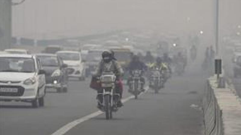 Cold morning in Delhi, minimum temps settles at 5.5 deg Celsius Cold morning in Delhi, minimum temps settles at 5.5 deg Celsius