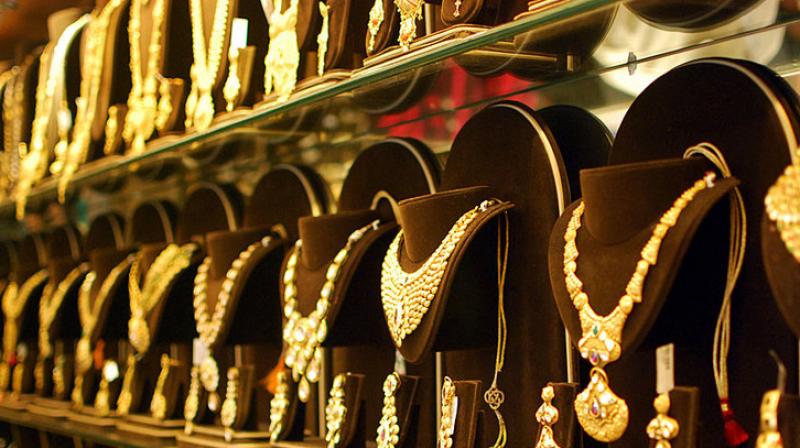 Wedding buzz keeps gold firm at Rs 33,650/10 gram