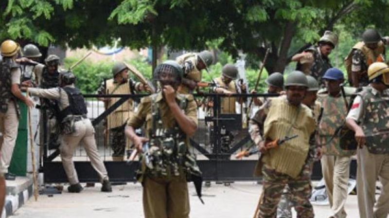 Mob attacks police in Manipur Mob attacks police in Manipur