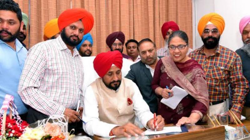 CHARANJIT SINGH CHANNI BECAME THE NEW CM OF PUNJAB CHARANJIT SINGH CHANNI BECAME THE NEW CM OF PUNJAB
