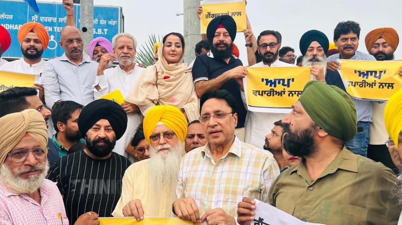 AAP leaders protest against BJP across Punjab for supporting gangsters AAP leaders protest against BJP across Punjab for supporting gangsters