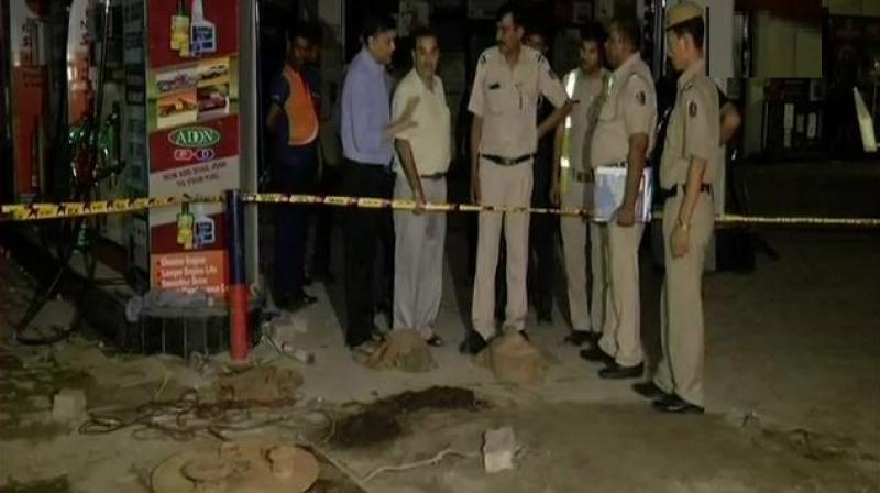 2 men died while cleaning a tank at a petrol pump
