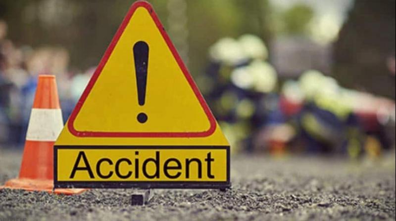 Speeding tempo fell in a ditch after hitting a truck Speeding tempo fell in a ditch after hitting a truck