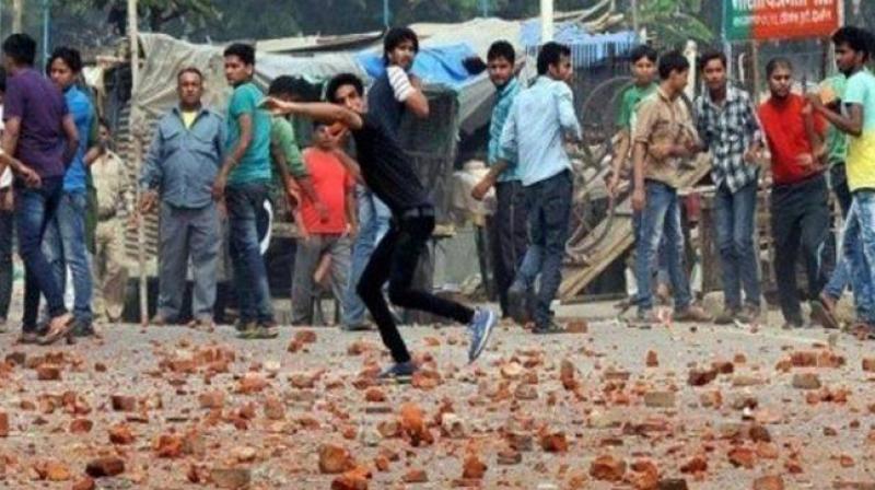 4 injured in stone-pelting during clash 4 injured in stone-pelting during clash