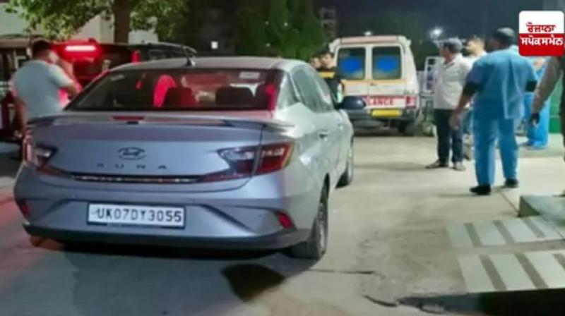 Haryana : Family of Seven Found Dead in Car in Panchkula; Suspected Mass Suicide Haryana : Family of Seven Found Dead in Car in Panchkula; Suspected Mass Suicide