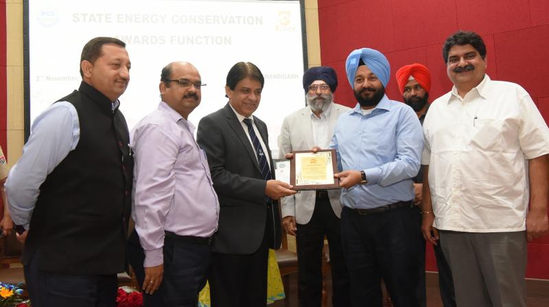 GS Kangar, Power & NRES Minister, Punjab conferring the State level Award for Excellence in Energy Conservation to the winners in various categories of institutions, organizations and buildings