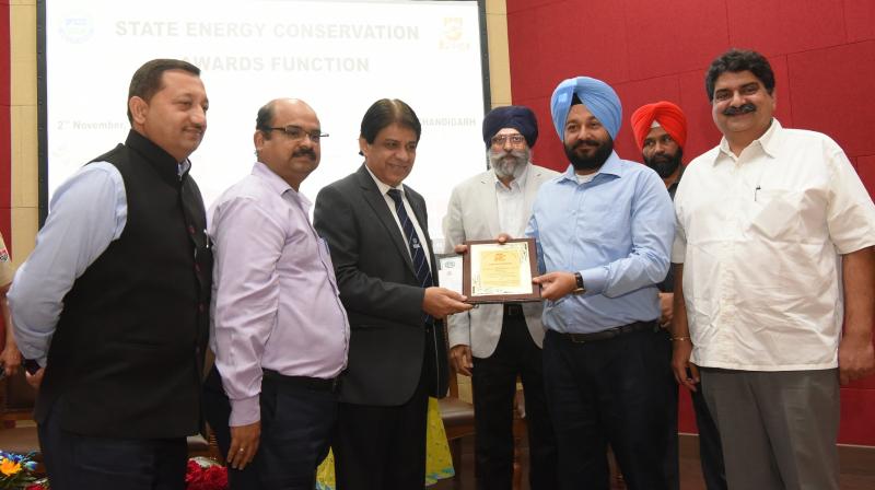 GS Kangar, Power & NRES Minister, Punjab conferring the State level Award for Excellence in Energy Conservation to the winners in various categories of institutions, organizations and buildings GS Kangar, Power & NRES Minister, Punjab conferring the State level Award for Excellence in Energy Conservation to the winners in various categories of institutions, organizations and buildings