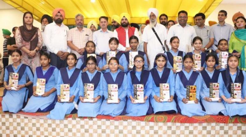 Cabinet Minister and Students Cabinet Minister and Students