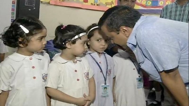 Kejriwal visits Rabia School Kejriwal visits Rabia School