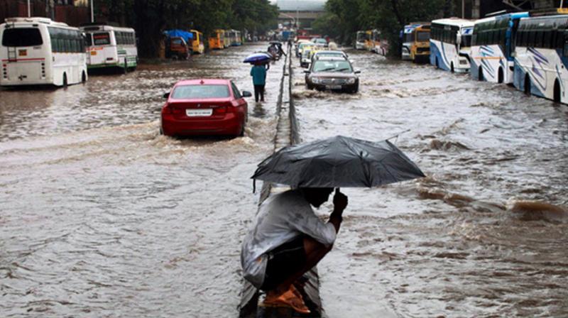 Heavy showers pound Mumbai Heavy showers pound Mumbai