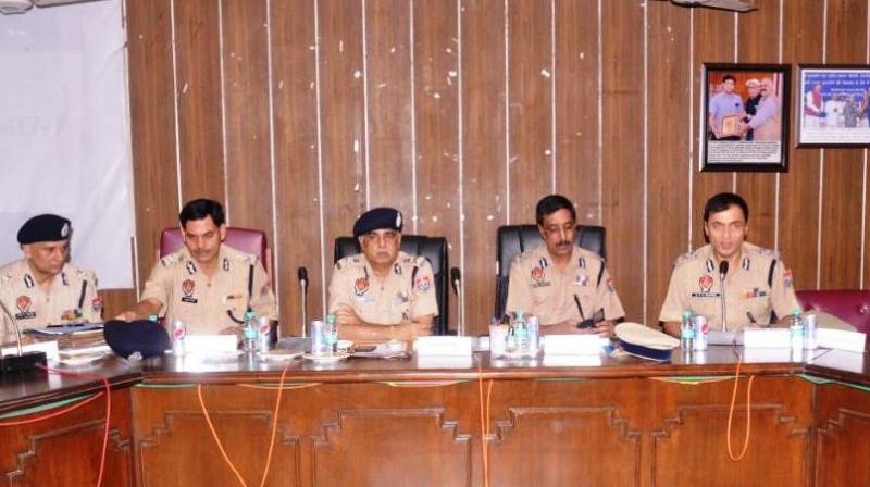 Sensitizes border range police officers to curb illicit trafficking Sensitizes border range police officers to curb illicit trafficking