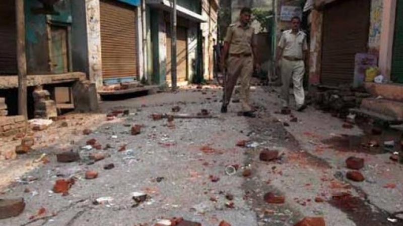 6 injured in clash