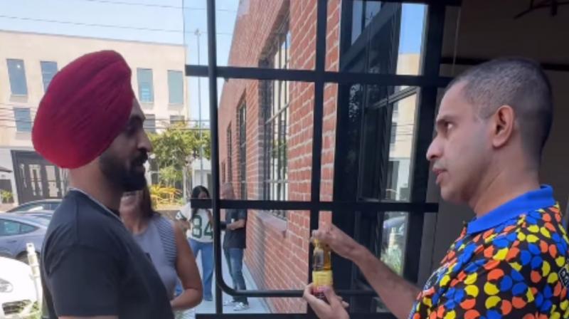 Title: Diljit Dosanjh Recieves Warm Welcome With 'Saron Da Tel' ceremony at Apple Music Studio Title: Diljit Dosanjh Recieves Warm Welcome With 'Saron Da Tel' ceremony at Apple Music Studio
