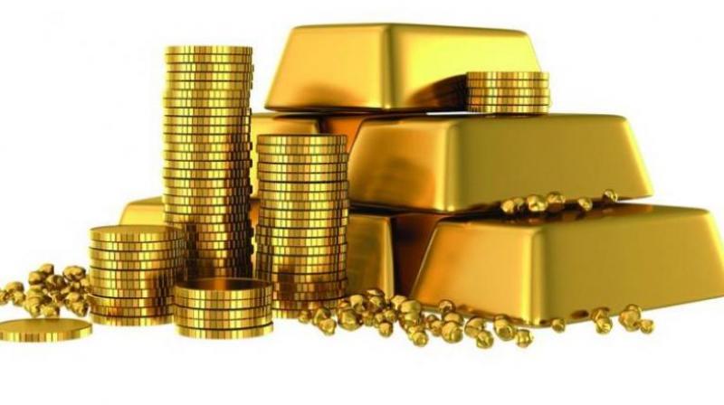 Gold extends gains on global cues
