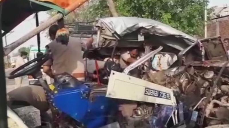 15 killed as tractor-trolley hits jeep in MP 15 killed as tractor-trolley hits jeep in MP