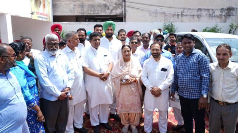 Raja Warring,  Karamjit Kaur Chaudhary and District President Rajinder Berry