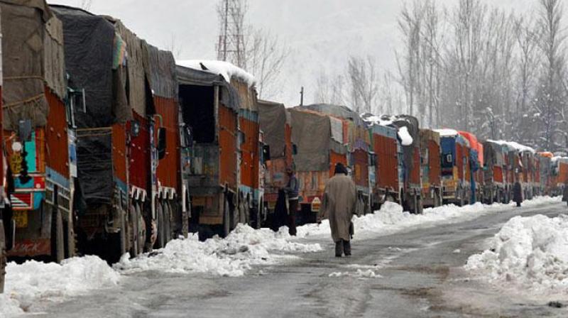 Surface links between Kashmir and rest of the country remains cut off Surface links between Kashmir and rest of the country remains cut off