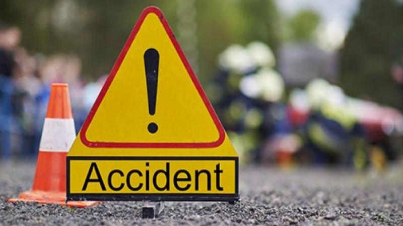 12 school teachers sustained injuries in a accident
