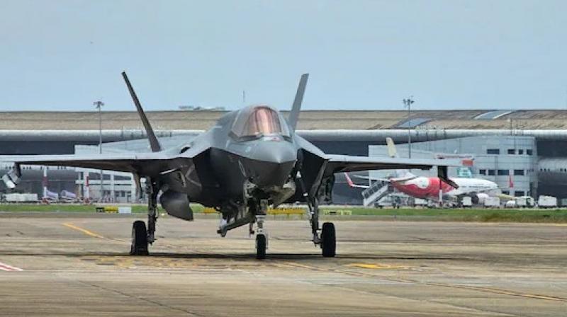 British Royal Navy's F-35B Fighter Jet Takes Off from Thiruvananthapuram After Emergency Landing British Royal Navy's F-35B Fighter Jet Takes Off from Thiruvananthapuram After Emergency Landing