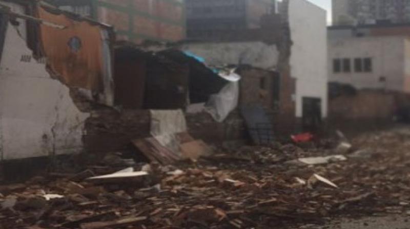 4 injured in Badarpur wall collapse 4 injured in Badarpur wall collapse