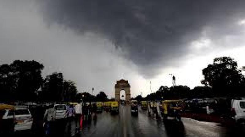 Light rain with gusty winds hit Delhi Light rain with gusty winds hit Delhi