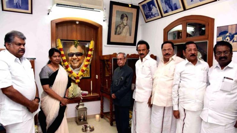 Pranab Mukherjee paid floral tributes to late DMK patriarch M Karunanidhi 