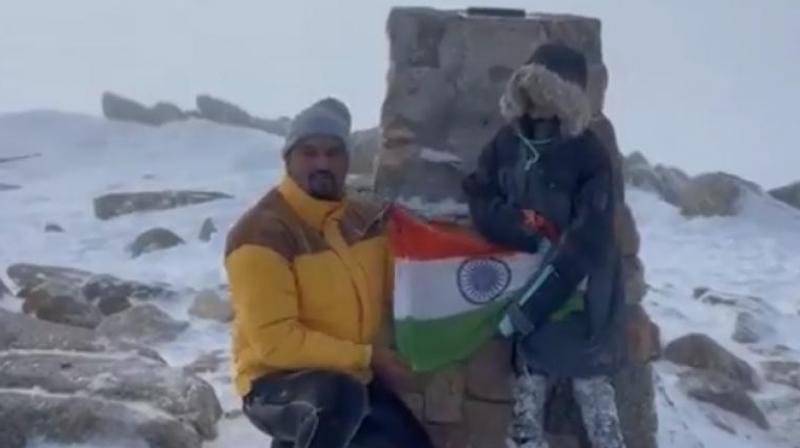 Sanvi Sood with father deepak sood at Mt Kosciuszko Peak