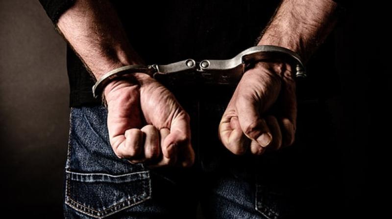 7 arrested for loot 7 arrested for loot