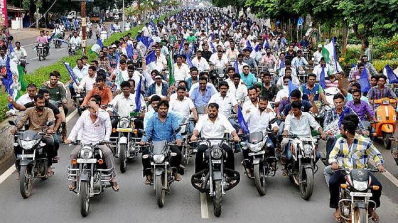 Bandh over Andhra special status evokes mixed response Bandh over Andhra special status evokes mixed response
