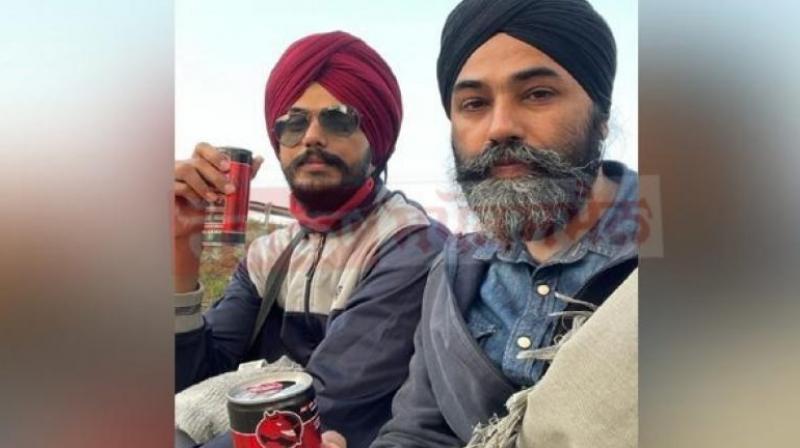 Amritpal Singh's New Selfie with Papalpreet Surfaced Amritpal Singh's New Selfie with Papalpreet Surfaced