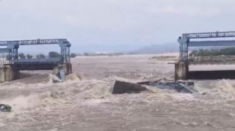 Madhopur Floodgates Collapses, 50 Trapped, One Missing Madhopur Floodgates Collapses, 50 Trapped, One Missing