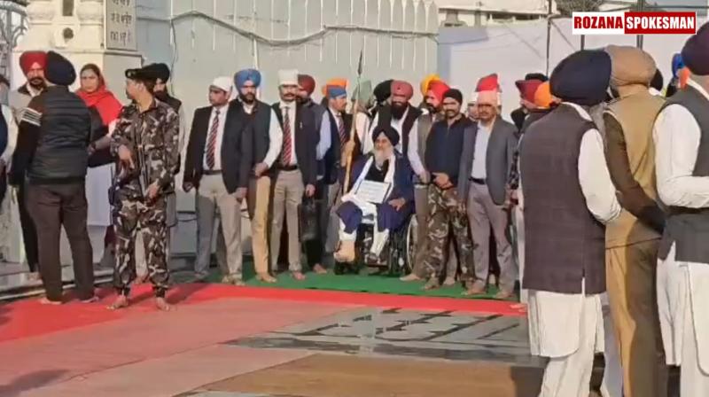 Sukhbir Singh Badal Continues ‘Sewadar Punishment’ at Takht Damdama Sahib Sukhbir Singh Badal Continues ‘Sewadar Punishment’ at Takht Damdama Sahib