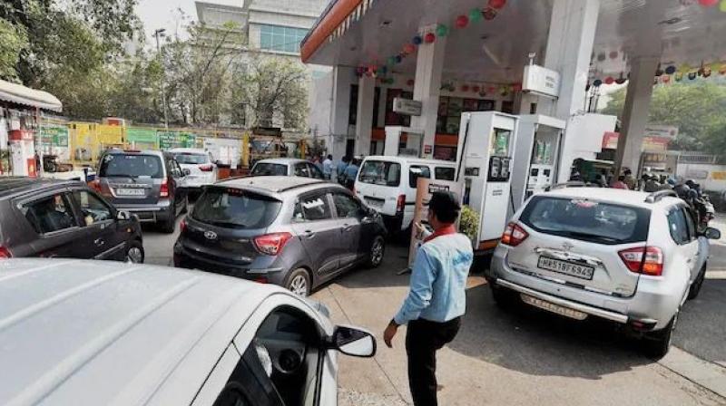 Delhi To Implement Ban On Fuel Sales To Vehicles Exceeding Permissible Age Within Two Weeks