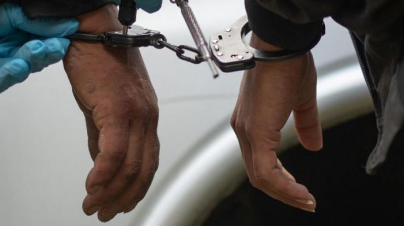 Eight people belonging to two gangs were arrested