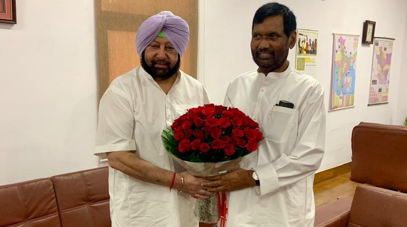 Capt Amarinder Singh and Ram Vilas Paswan Capt Amarinder Singh and Ram Vilas Paswan