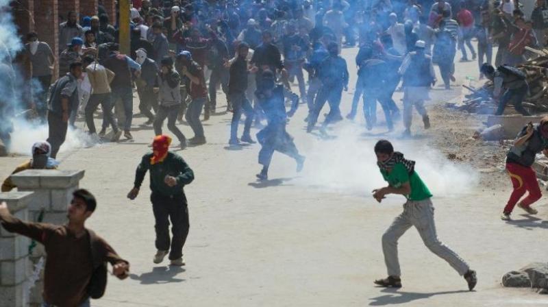 Youth injured in clashes between forces 
