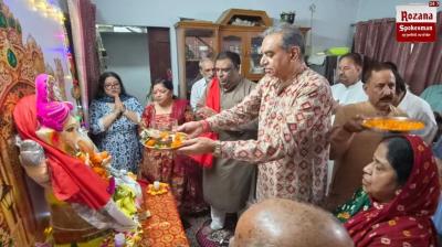 Sanjay Tandon Joins Ganpati Puja Celebrations at Pathania's Residence