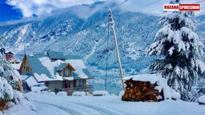 Himachal Pradesh Weather Forecast Update: Tourist Influx Amid Christmas Snowfall; Roads Blocked