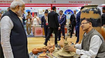PM Modi at Crafts Bazaar in Bharat Mandapam