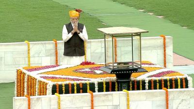 PM Modi at Rajghat 