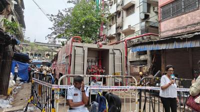 Kolkata Hotel Fire Tragedy: 14 Dead, 13 Injured in Blaze at Rituraj Hotel in Mechua; Probe Ordered (image/the hindu)