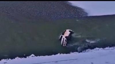 Five Army Men and local Driver Injured in Accident; Vehicle Plunges into Freezing River in Drass