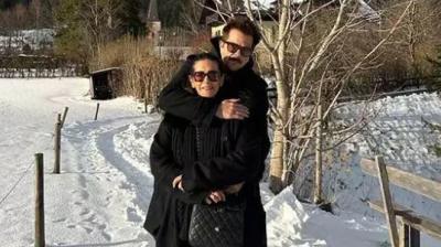 Cute duo Anil Kapoor & Sunita Kapoor Poses together 