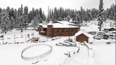 Gulmarg, Kashmir Blanketed in Heavy Snowfall