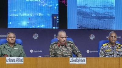 Indian Military Displays Debris of Pakistani Mirage, Highlights Indigenous Defence Prowess 