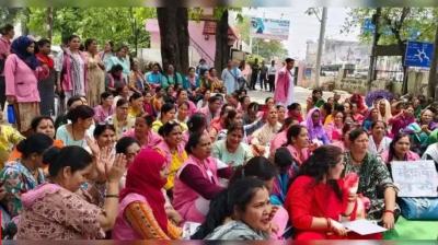 Uttarakhand: ASHA, Midday Meal Workers Hold Rally Demanding Fair Wages and Job Security (IMage courtesy:TOI) Uttarakhand: ASHA, Midday Meal Workers Hold Rally Demanding Fair Wages and Job Security (IMage courtesy:TOI)
